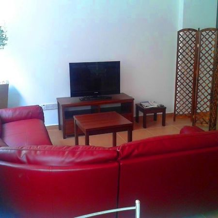 Palm Sea Beach Hotel Apartments Larnaca Bagian luar foto