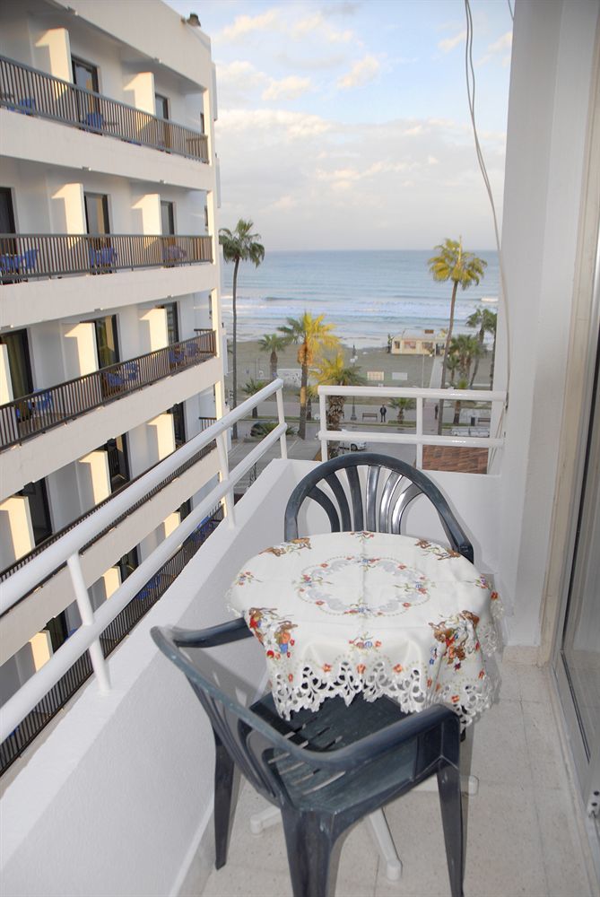 Palm Sea Beach Hotel Apartments Larnaca Bagian luar foto