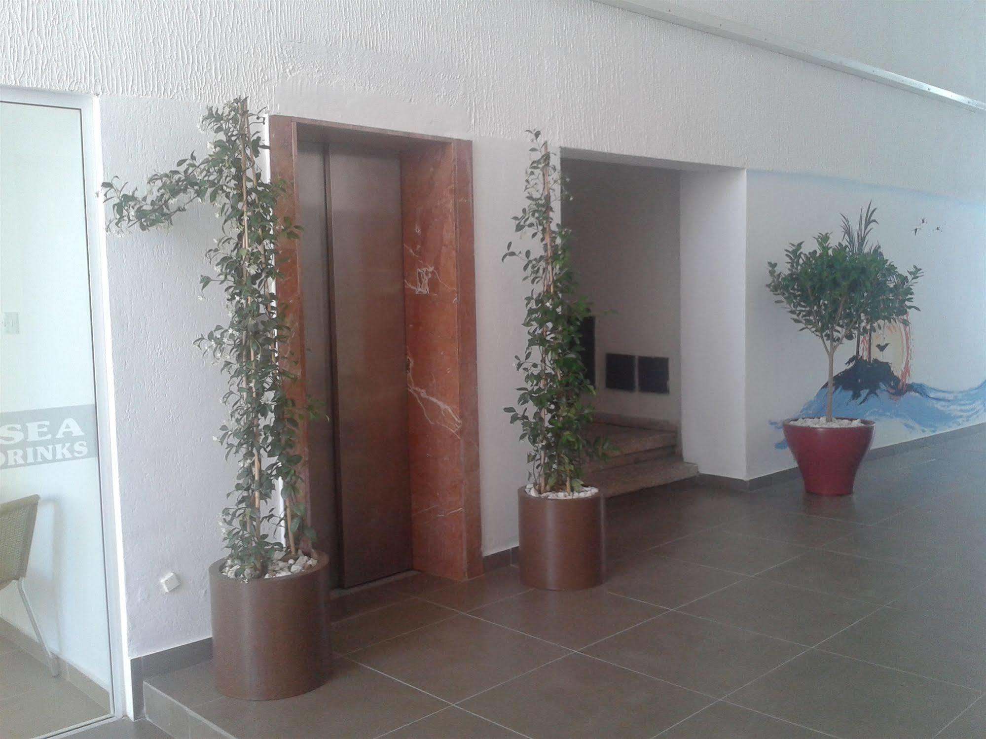 Palm Sea Beach Hotel Apartments Larnaca Bagian luar foto