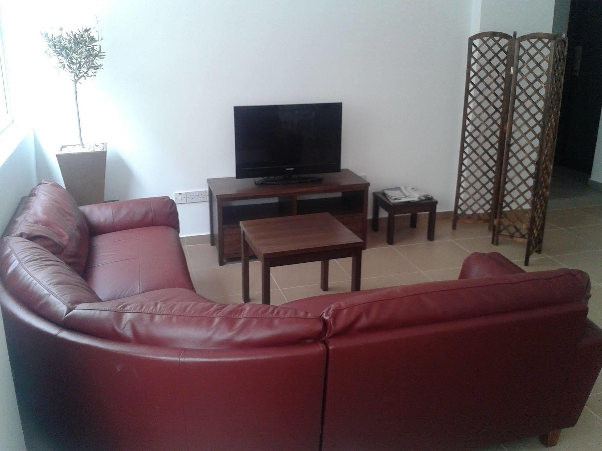 Palm Sea Beach Hotel Apartments Larnaca Bagian luar foto