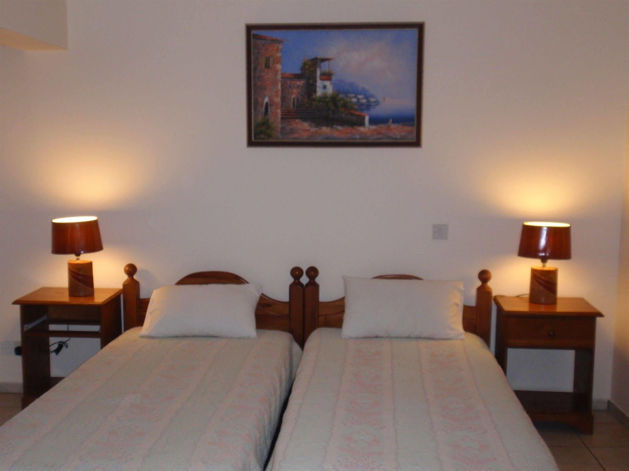 Palm Sea Beach Hotel Apartments Larnaca Bagian luar foto