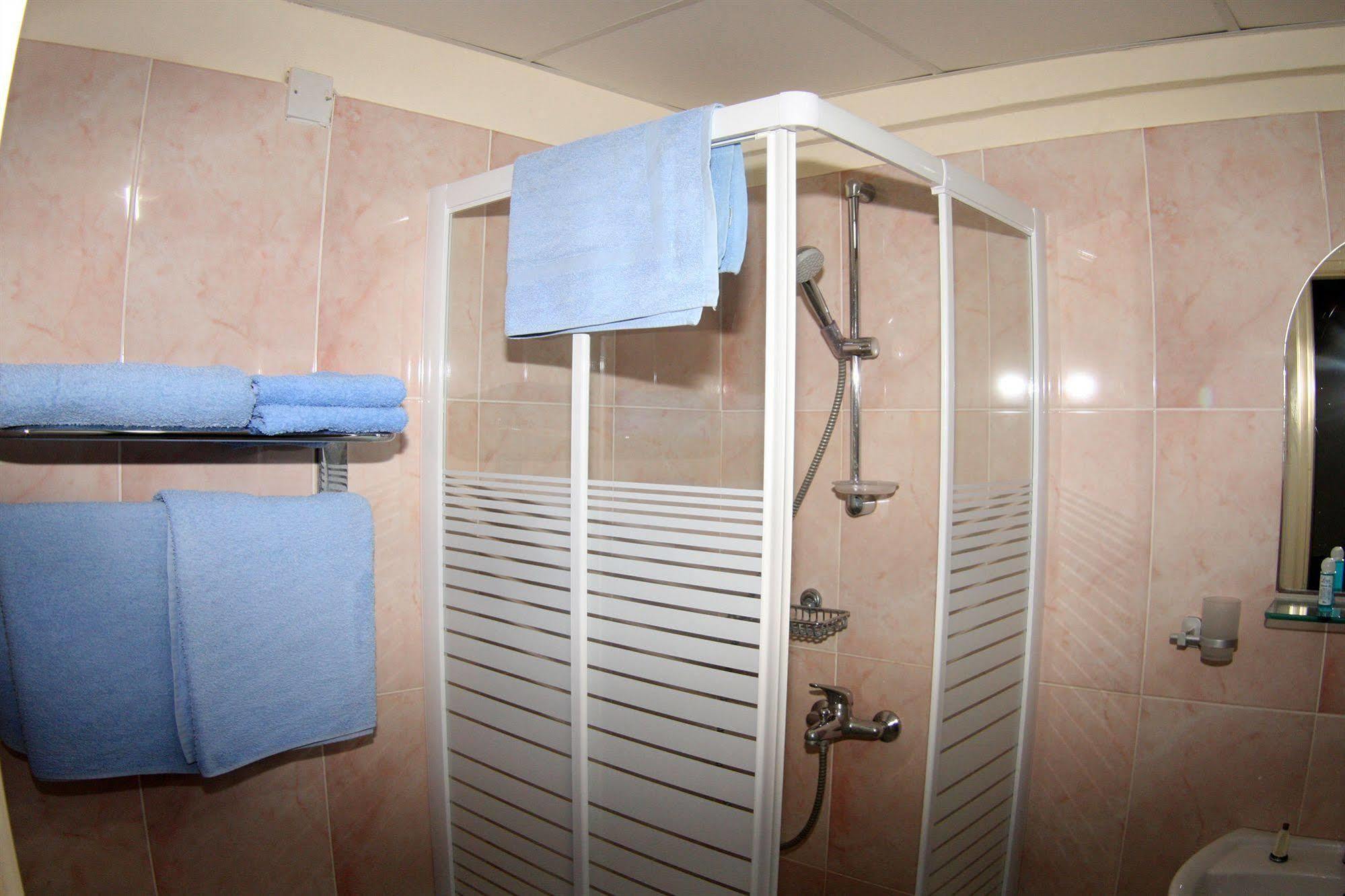 Palm Sea Beach Hotel Apartments Larnaca Bagian luar foto