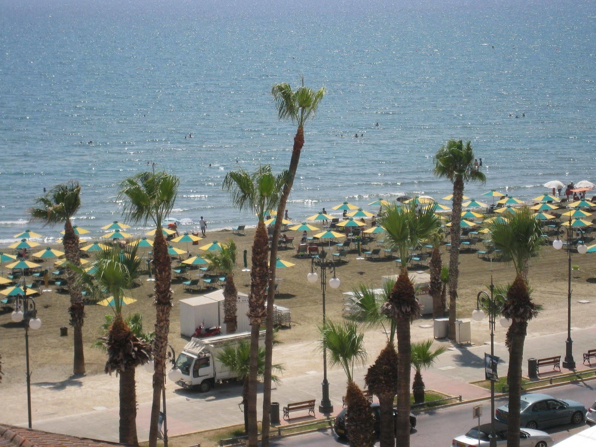 Palm Sea Beach Hotel Apartments Larnaca Bagian luar foto
