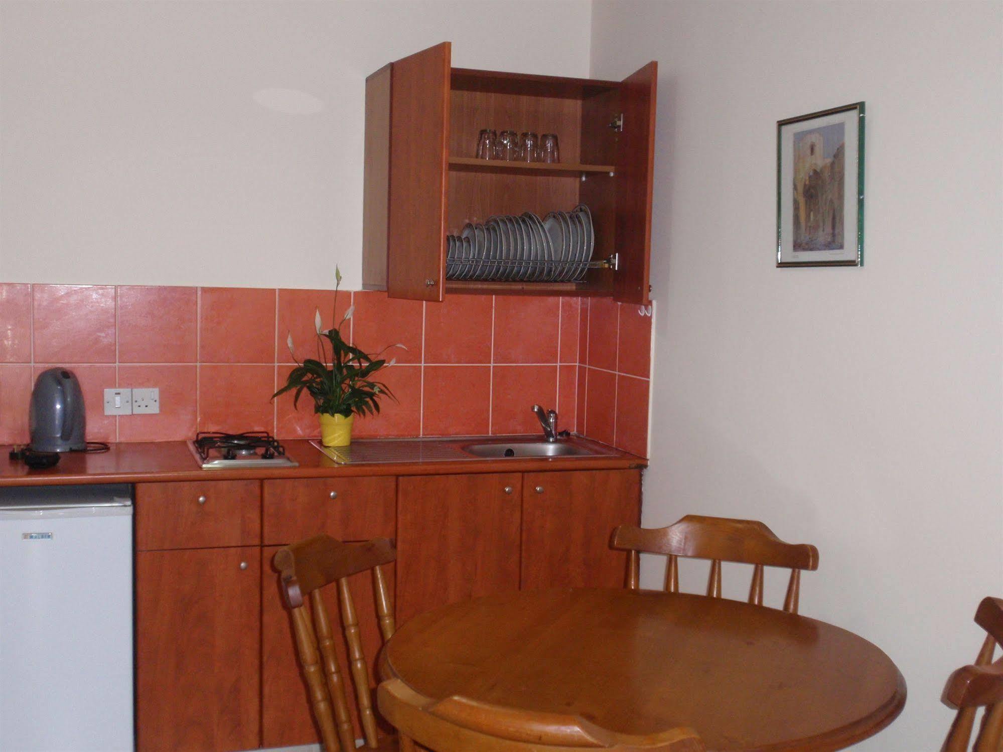 Palm Sea Beach Hotel Apartments Larnaca Bagian luar foto