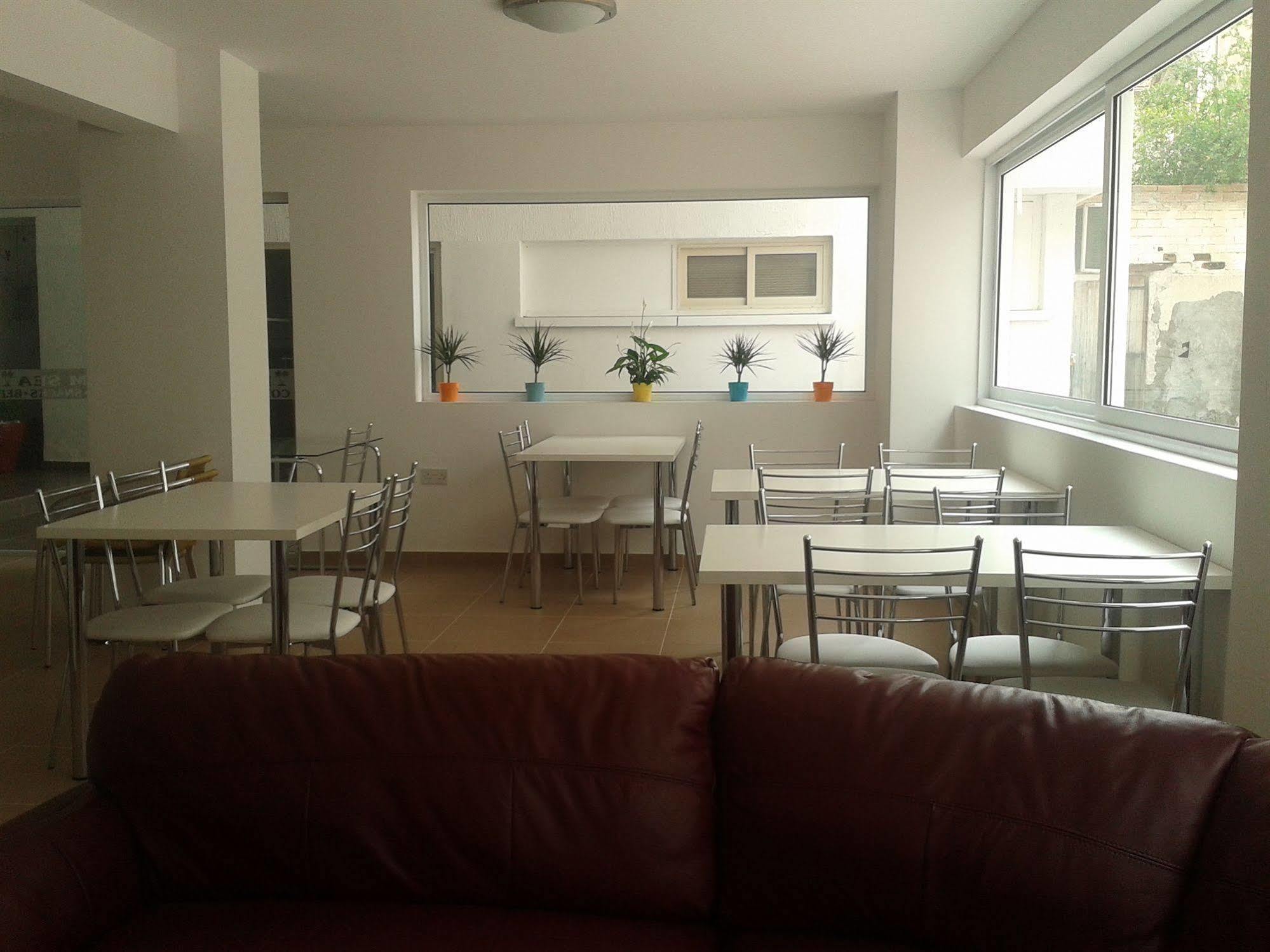 Palm Sea Beach Hotel Apartments Larnaca Bagian luar foto